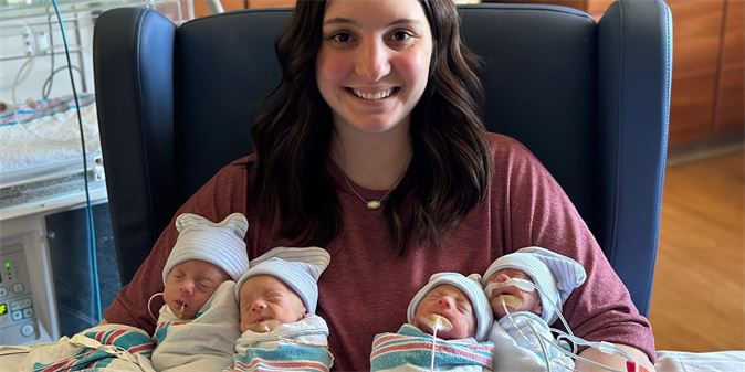 GALERIE: Mamince se narodila čtyřčata, z nichž dcery jsou jedna jednovaječná dvojčata a synové druhá!  | Zdroj: Zdroj: Facebook/ © Hannah Carmack / Facebook
